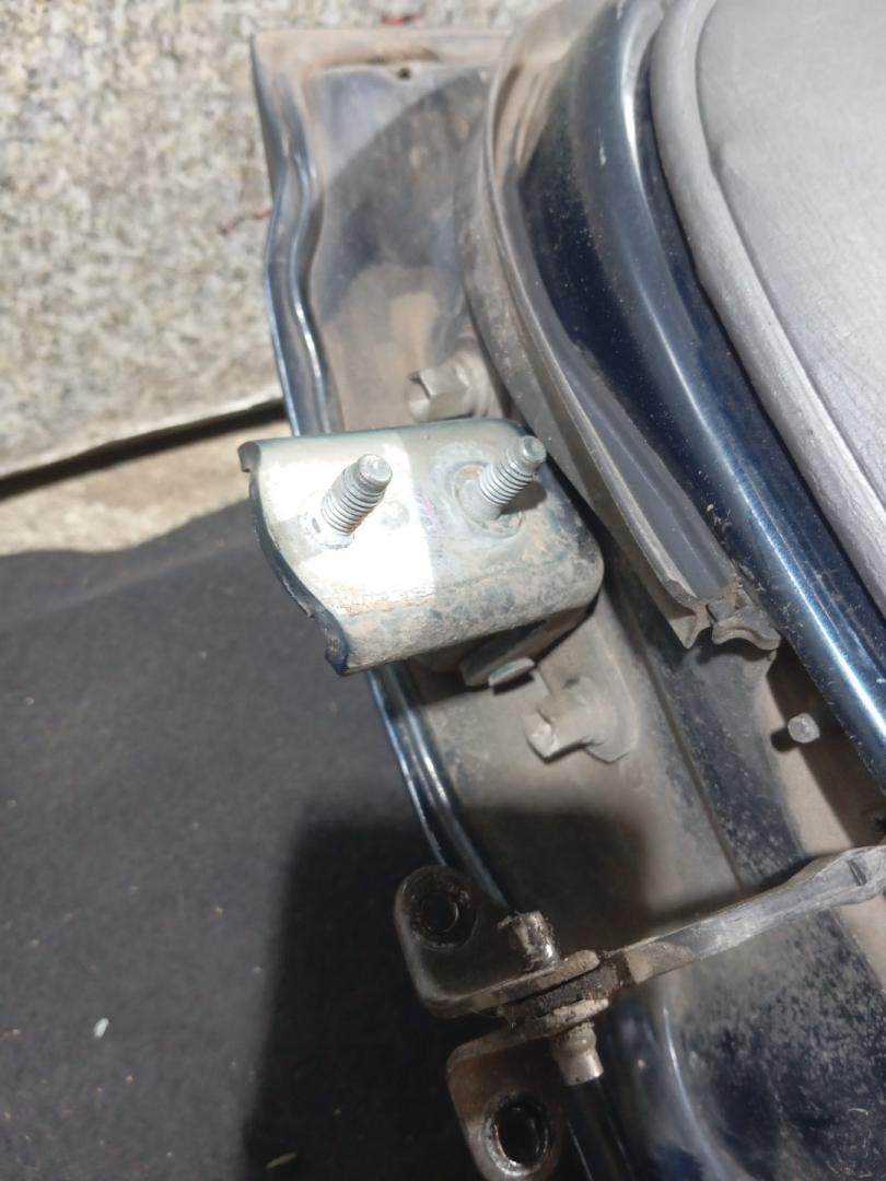 петля двери Toyota Carina E 1 поколение (1992 - 1998), седан - фото №1