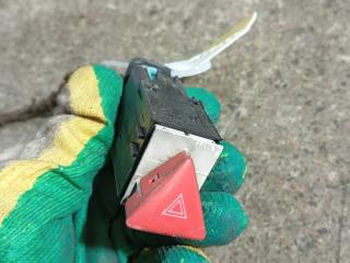 кнопка аварийной сигнализации Volkswagen Passat B6 (2005 - 2010), 3C8953509