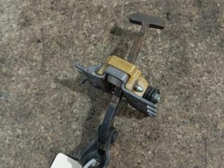 ограничитель открывания двери Renault Laguna 3 поколение (2007 - 2012), универсал