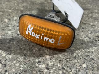 повторитель поворота на крыле левый Nissan Maxima A32 (1995 - 2000)