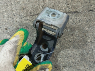 петля двери Renault Scenic 3 поколение (2009 - 2012)