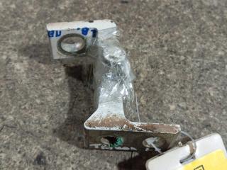 петля двери Volkswagen Tiguan 1 поколение (2007 - 2011)