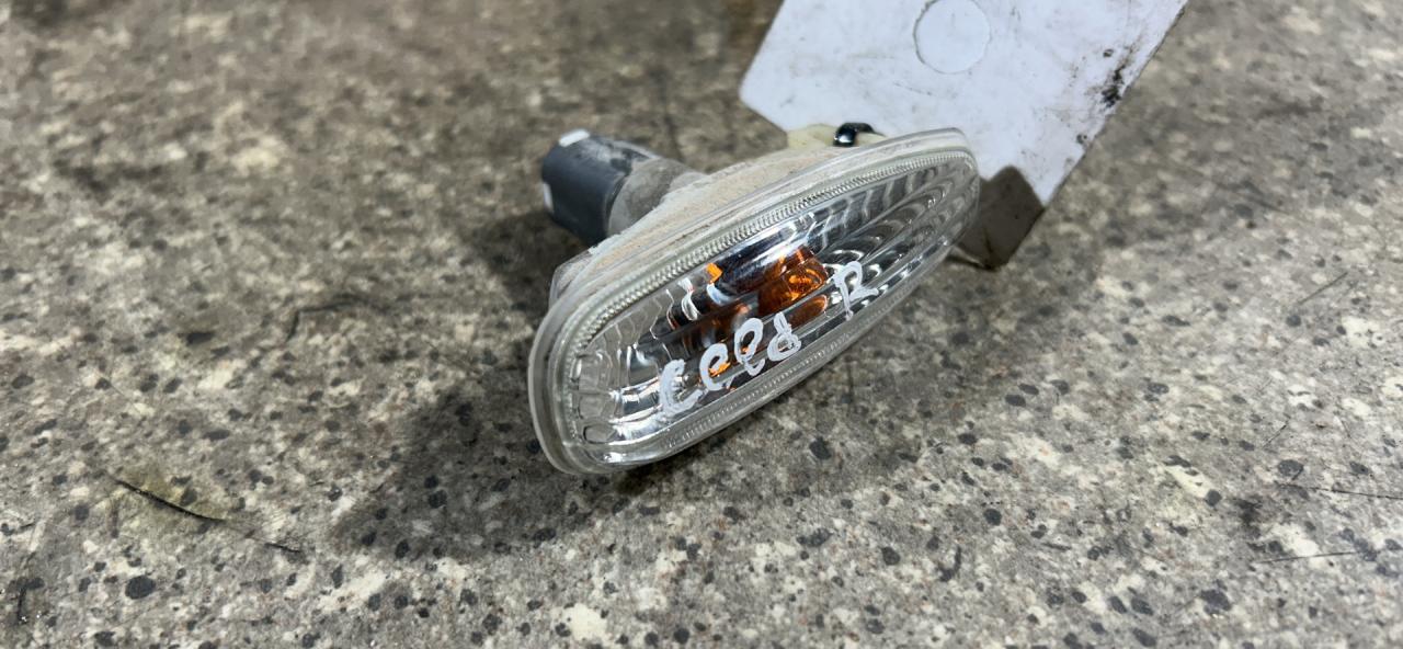 повторитель поворота на крыле правый Kia Ceed 1 поколение (2007 - 2010), 101-0105 - фото №1