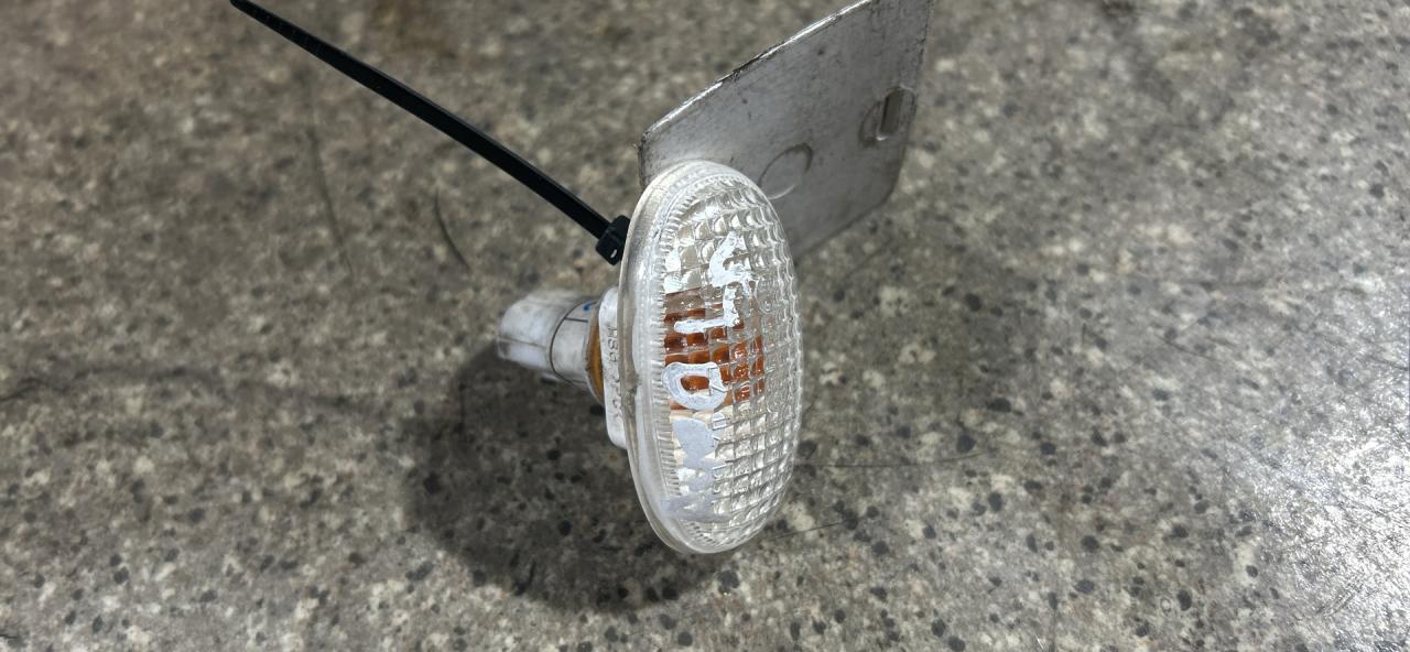 повторитель поворота на крыле левый Chevrolet Aveo T200 (2003 - 2008), седан - фото №1