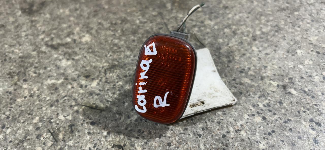 повторитель поворота на крыле правый Toyota Carina E 1 поколение (1992 - 1998) - фото №1