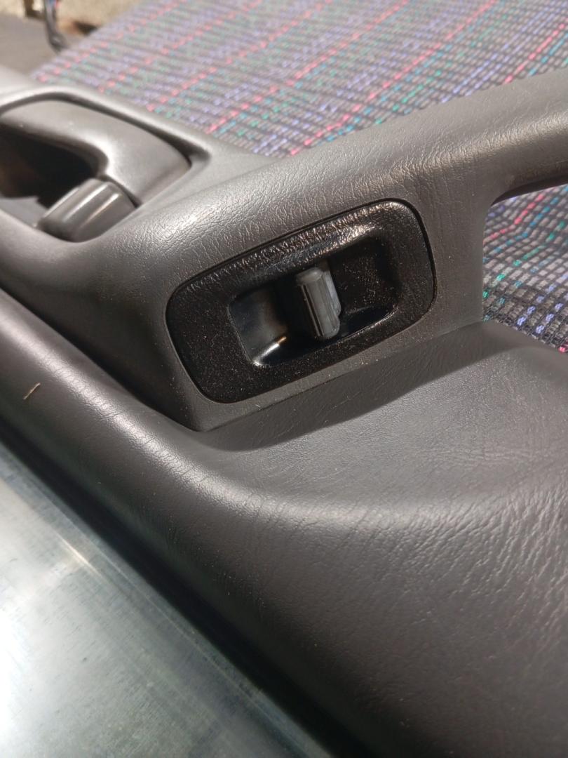 кнопка стеклоподъемника двери задней левой Toyota Carina E 1 поколение (1992 - 1998), седан - фото №1