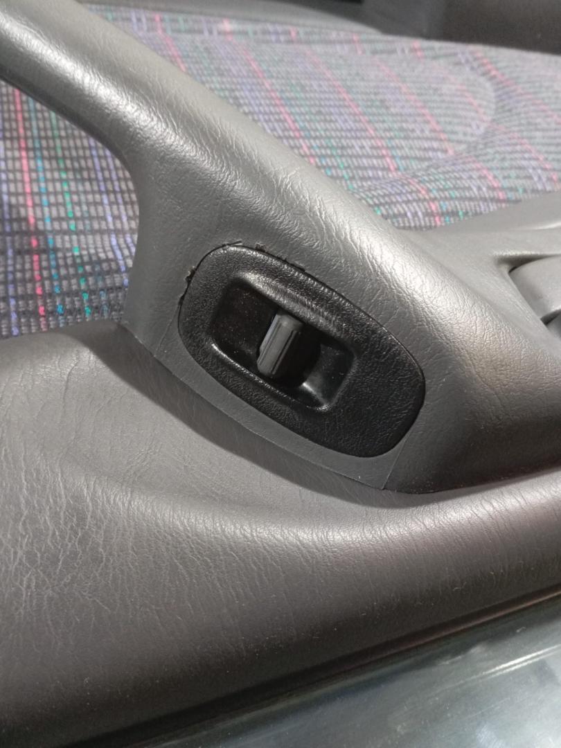 кнопка стеклоподъемника двери Toyota Carina E 1 поколение (1992 - 1998) - фото №1