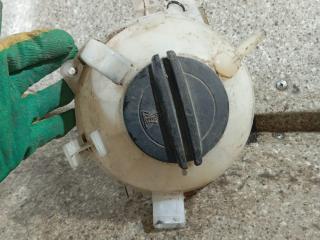 бачок расширительный Volkswagen Tiguan 1 поколение (2007 - 2011), 2.0 л., TDi, передний привод, 1K0121407-A