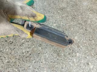 кнопка открытия багажника Toyota Yaris XP130 [рестайлинг] (2014 - 2017), хетчбэк 5 дв.