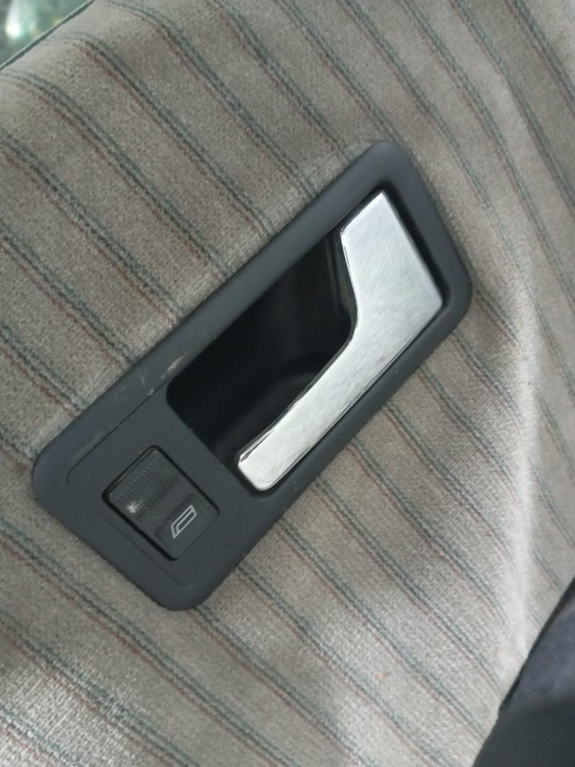 ручка внутренняя задняя правая Audi 90 89/B3 (1987 - 1991), седан - фото №1