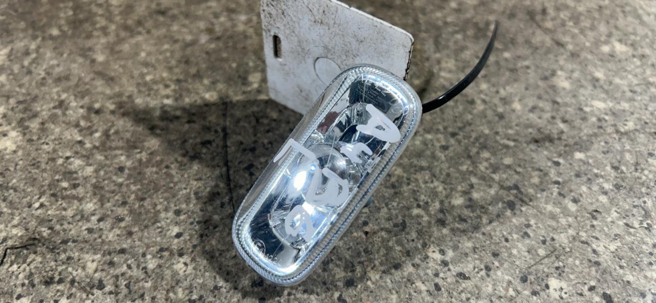 повторитель поворота на крыле левый Audi A4 B6 (2000 - 2006) - фото №1