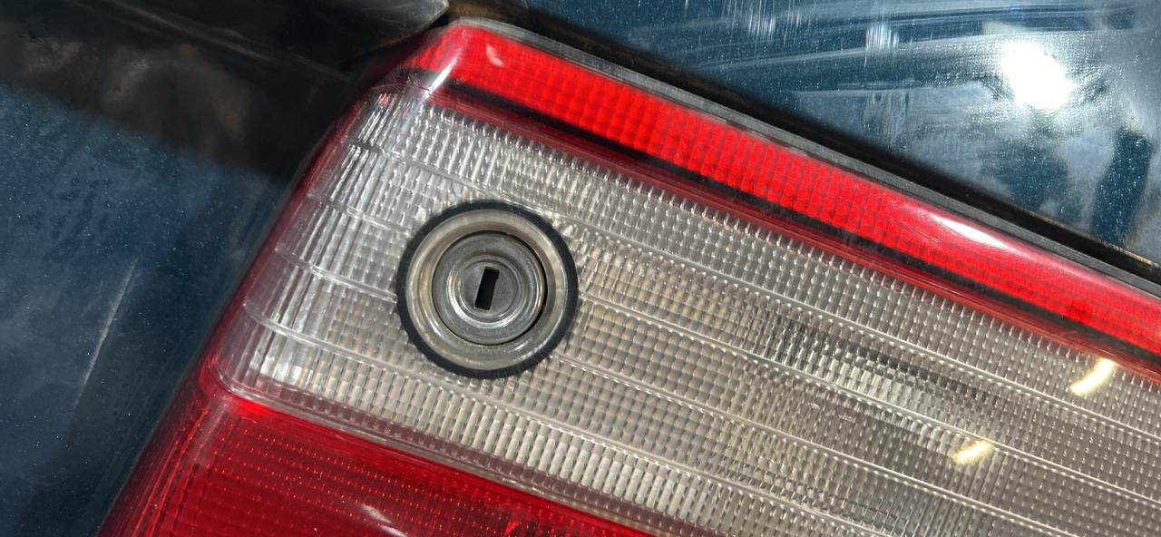 замок багажника Toyota Carina E 1 поколение (1992 - 1998), седан - фото №1