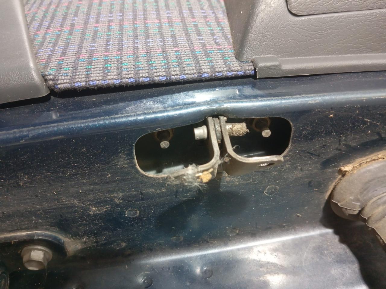 ограничитель открывания двери Toyota Carina E 1 поколение (1992 - 1998) - фото №1