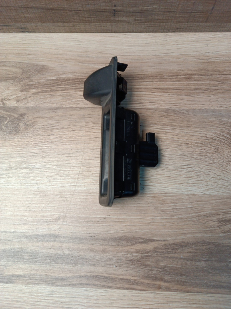 кнопка открытия багажника BMW X5 G05 2019, 3.0 л., B58B30C, бензин, АКПП, a96, внедорожник 5 дв., полный привод, 7381868, 51247381868 - фото №1