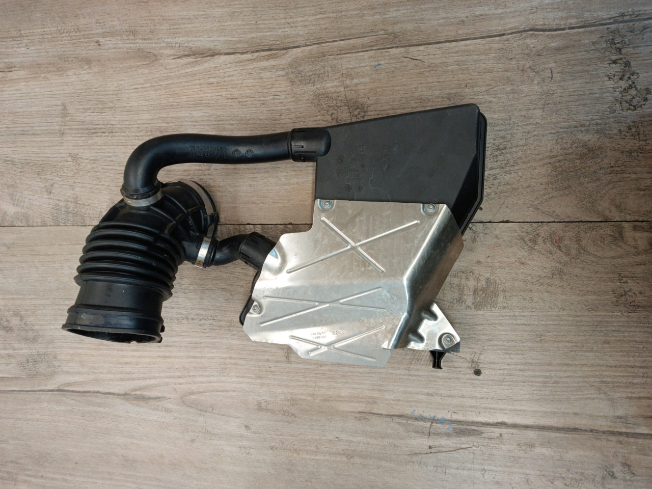 резонатор воздушного фильтра BMW X5 G05 2022, 3.0 л., B58B30C, бензин, АКПП, c27(arktis-grau brillanteffekt), внедорожник 5 дв., полный привод, правый руль, 13718607950, 8607950, 13718678922, 8678922 - фото №1