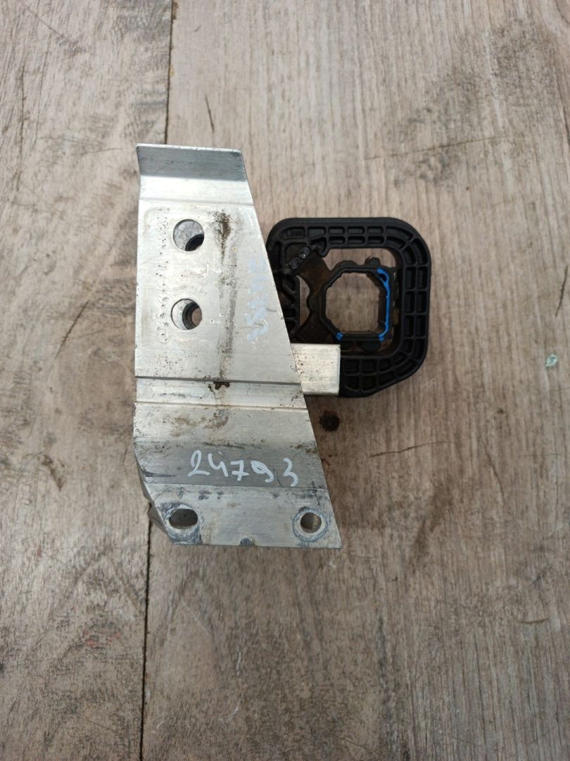 кронштейн радиатора BMW 4 серия G22/G23 G22 2021, 3.0 л., B58B30B, бензин, АКПП, a96, купе, полный привод, 51117422233, 7422233, 17119895623, 9895623 - фото №1