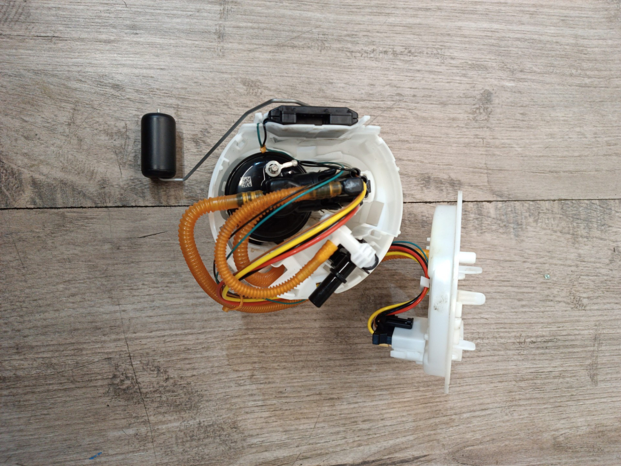 насос топливный BMW X5 G05 2022, 3.0 л., B58B30C, бензин, АКПП, c27, внедорожник 5 дв., полный привод, 16117214881, 7214881, 7401428, 9468611 - фото №1