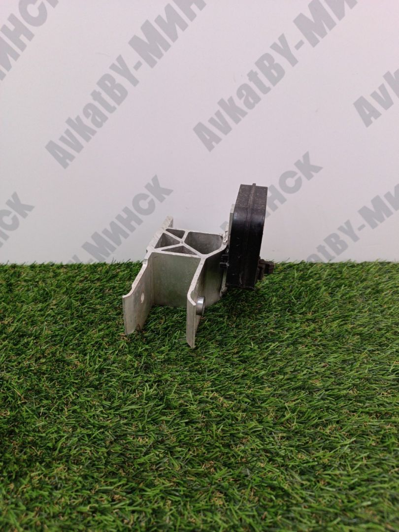 кронштейн радиатора BMW X7 G07 2019, 3.0 л., B58B30C, бензин, АКПП, a96, внедорожник 5 дв., полный привод, 17118642754, 8642754, 7421636, 51117421636 - фото №1