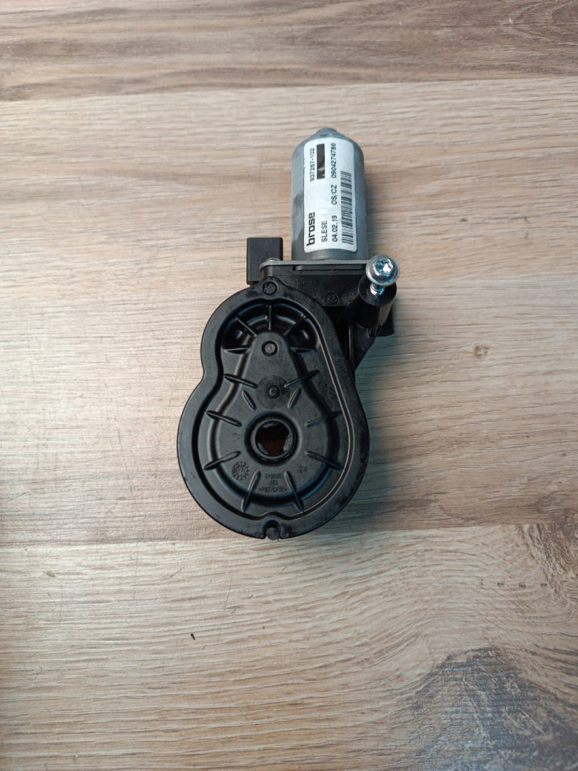 моторчик регулировки сиденья BMW X5 G05 2019, 3.0 л., B58B30C, бензин, АКПП, a96, внедорожник 5 дв., полный привод, 52107314218, 7314218, 937267, 921864, D3908, 937267-106, 1001669605, 921864-104 - фото №1