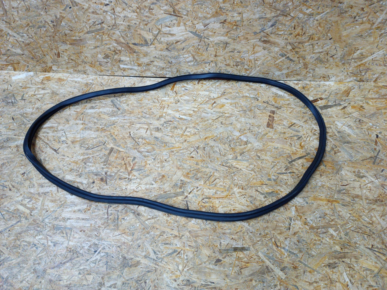 уплотнитель двери BMW X5 G05 2019, 3.0 л., B58B30C, бензин, АКПП, a96, внедорожник 5 дв., полный привод, 7428678, 51769465542, 9465542 - фото №1