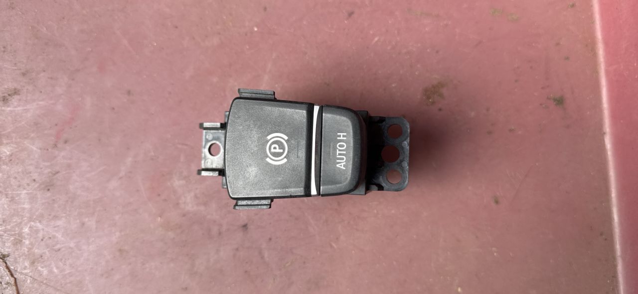 кнопка ручного тормоза (ручника) BMW X3 G01 2020, 2.0 л., B46 B20 B, бензин, АКПП, blue, внедорожник 5 дв., полный привод, 9109311 - фото №1