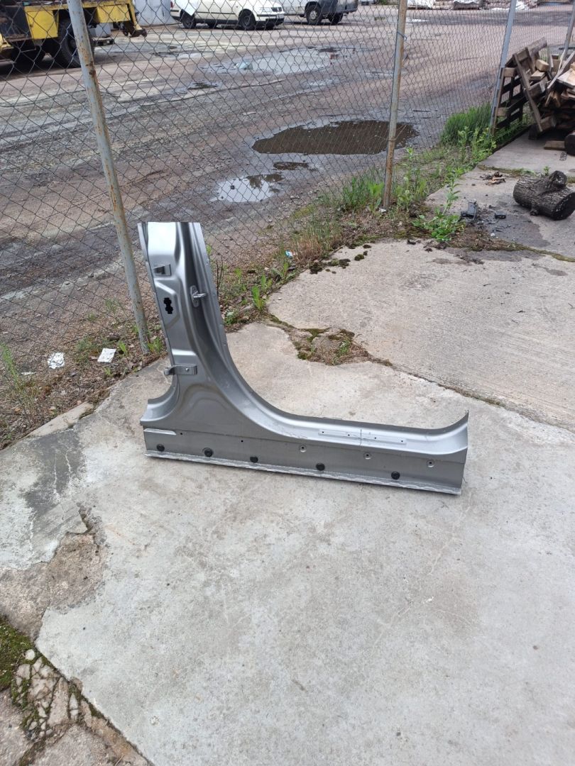 порог правый BMW X4 M F98 2021, 3.0 л., s58b30a, бензин, АКПП, donington-grau metallic (c28), внедорожник 5 дв. - фото №1