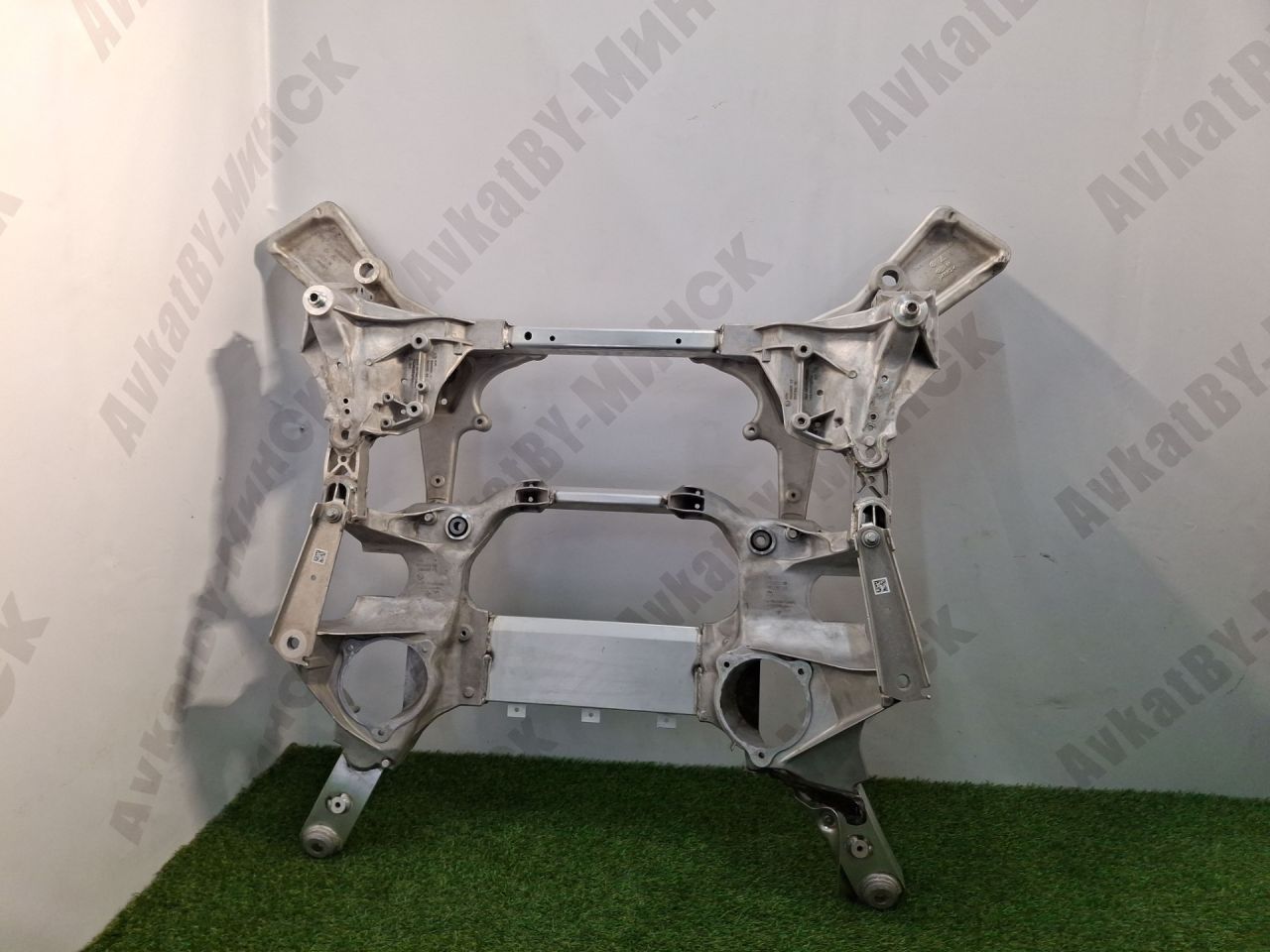 балка подвески передняя (подрамник) BMW 5 серия G60/G61 2024, 2.0 л., b48b20s, бензин, АКПП, с4а, седан, полный привод, 31108869235, 8869235, 6895093, 6895094, 6895091, 6895092, 31106898038, 6898038, 31106898037, 6898037, 6898628 - фото №1