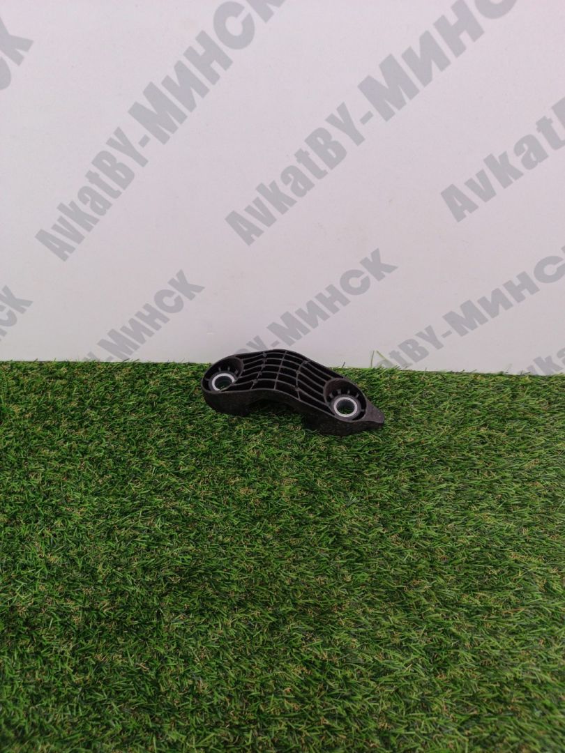 крепление стабилизатора / втулки стабилизатора BMW i5 G60 2023, электро, a300, седан, задний привод, правый руль, 31356898106, 6898106 - фото №1