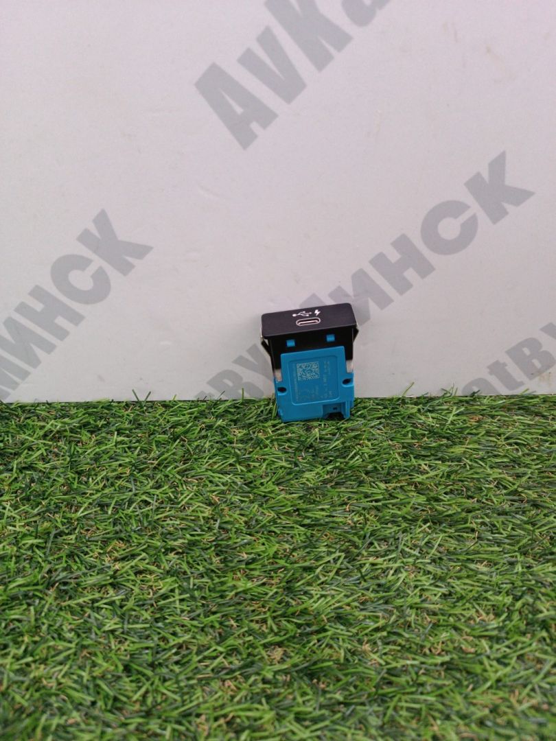 разъем AUX / USB BMW X7 G07 2019, 3.0 л., B58B30C, бензин, c1m, внедорожник 5 дв., полный привод, 8711939, 84108711939 - фото №1