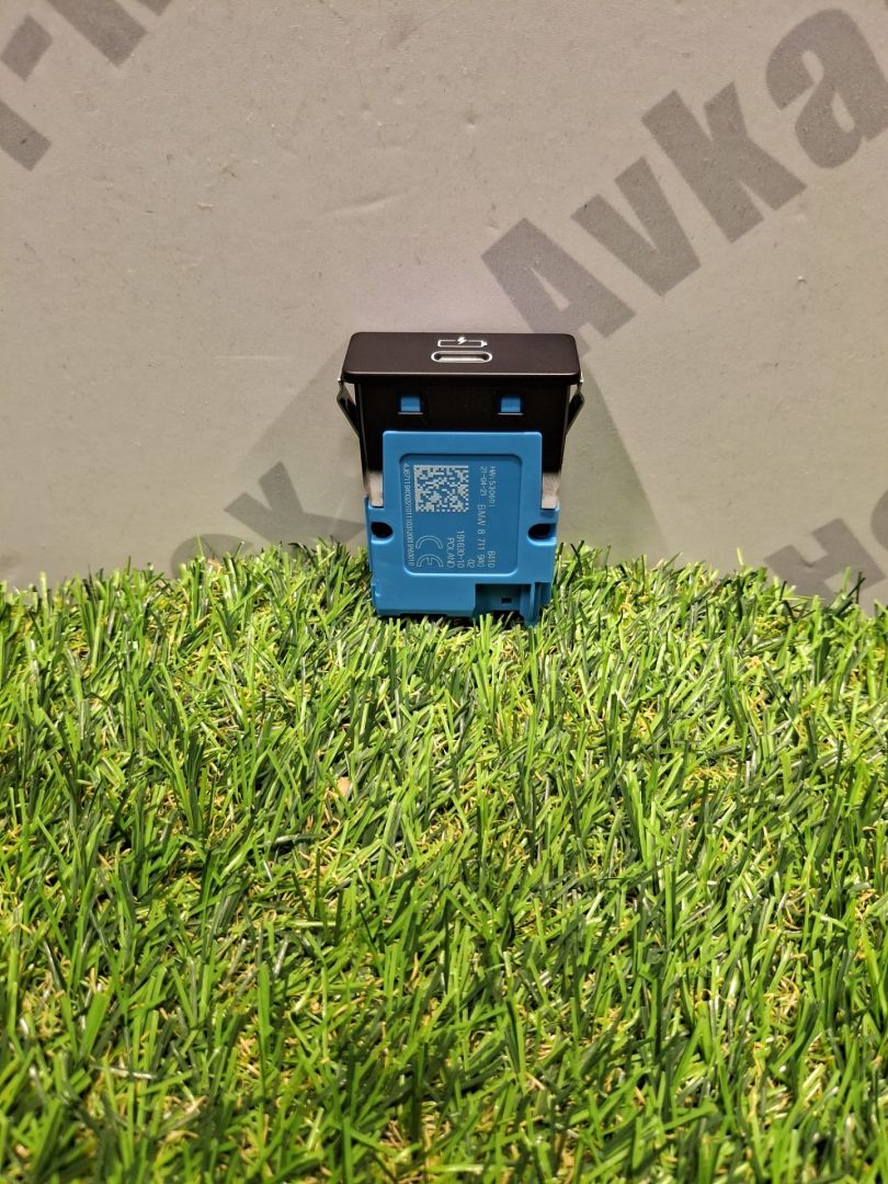 разъем AUX / USB BMW X7 G07 2021, 3.0 л., B58B30C, бензин, АКПП, a96, внедорожник 5 дв., полный привод, 84108711940, 8711940 - фото №1