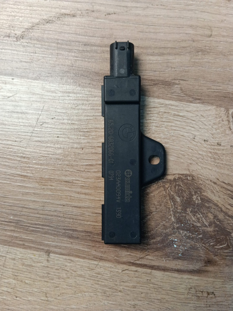 Антенна системы комфортного доступа BMW X5 G05 2019, 3.0 л., B58B30C, бензин, АКПП, a96, внедорожник 5 дв., полный привод, 65206832066, 6832066 - фото №1