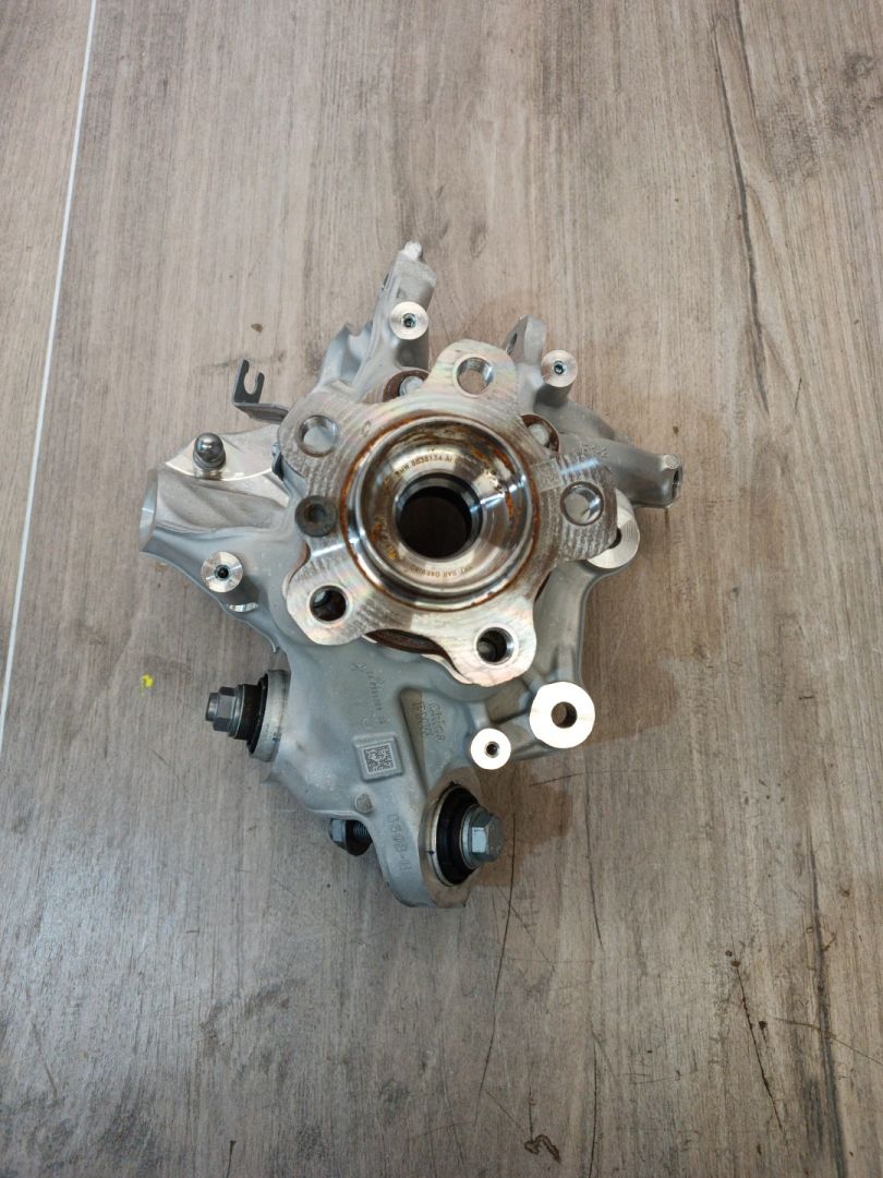 кулак задний правый BMW i5 G60 2023, электро, a300, седан, задний привод, правый руль, 6898368, 33306898368, 8838134, 6898366, 6899175 - фото №1