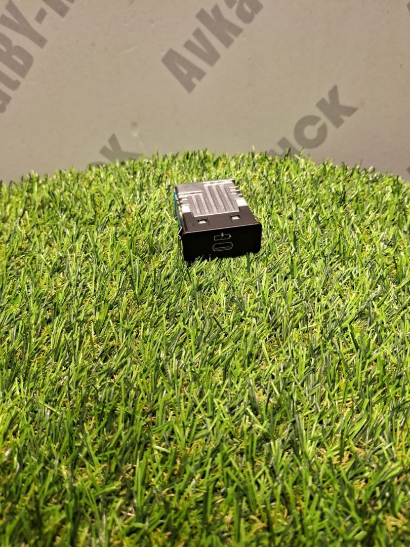 разъем AUX / USB BMW X7 G07 2021, 3.0 л., B58B30C, бензин, АКПП, a96, внедорожник 5 дв., полный привод, 84108711940, 8711940 - фото №1