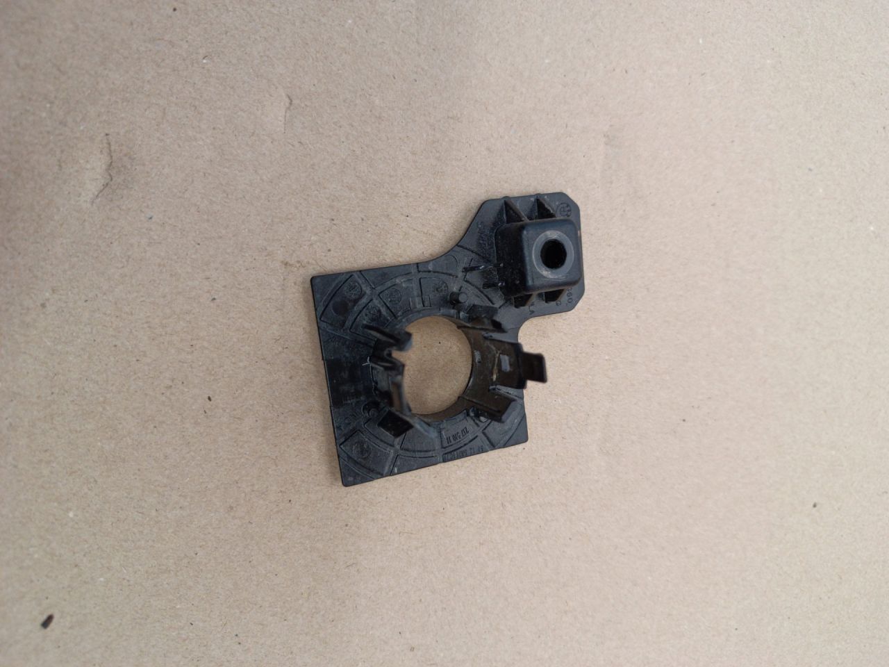 крепление парктроника BMW 5 серия G60/G61 2024, 2.0 л., b48b20s, бензин, АКПП, с4а, седан, полный привод, 5A011C7, 51125A011C7 - фото №1