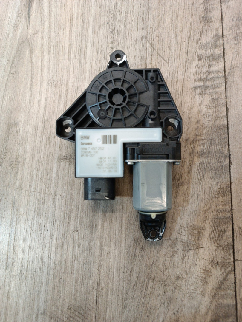 моторчик стеклоподъемника задний правый BMW X3 G01 2020, 3.0 л., B58B30B, бензин, c1m, внедорожник 5 дв., полный привод, 7457252, 51357457252 - фото №1