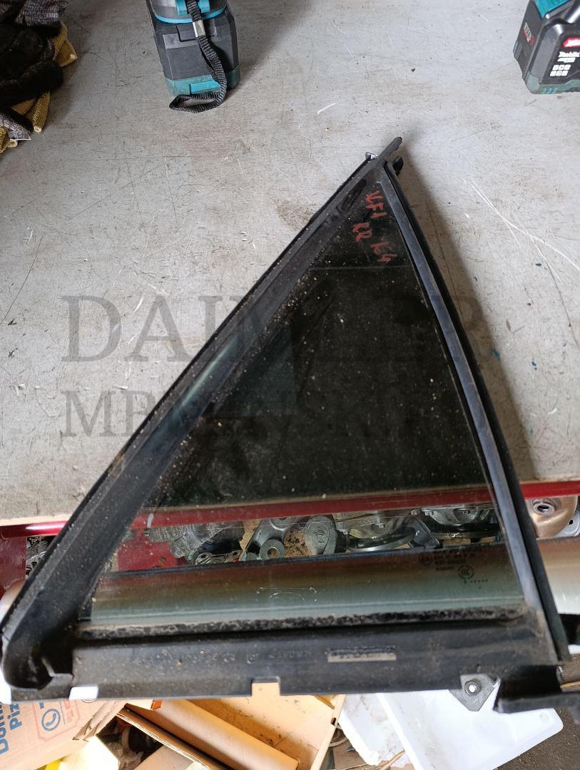 стекло двери задней правой Mercedes-Benz M-Класс W164 2006, 3.2 л., дизель, АКПП, серебряно голубой, полный привод, правый руль - фото №1