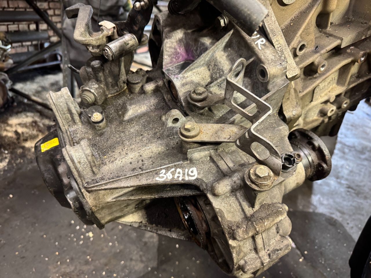 КПП механическая (МКПП) Skoda Fabia 2 поколение (5J) 2009, 1.2 л., i, бензин, МКПП, JUR - фото №1