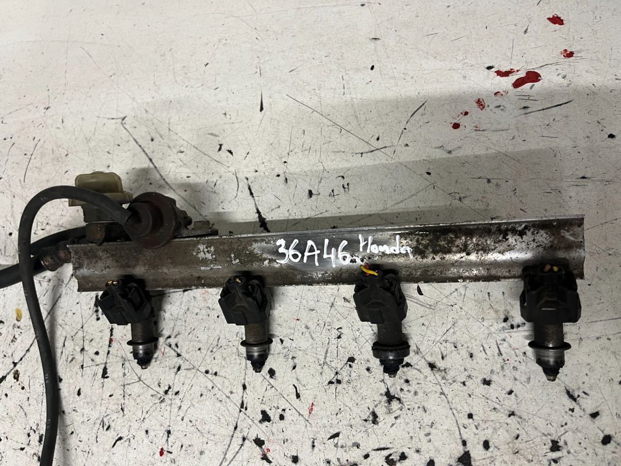 форсунка Honda HR-V 1 поколение 2000, 1.6 л., i, D16W1, бензин, МКПП - фото №1