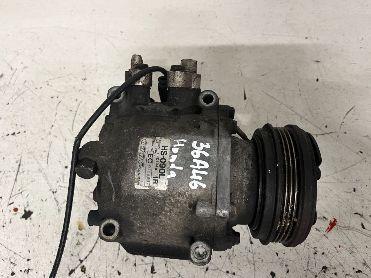 компрессор кондиционера Honda HR-V 1 поколение 2000, 1.6 л., i, D16W1, бензин, МКПП - фото №1