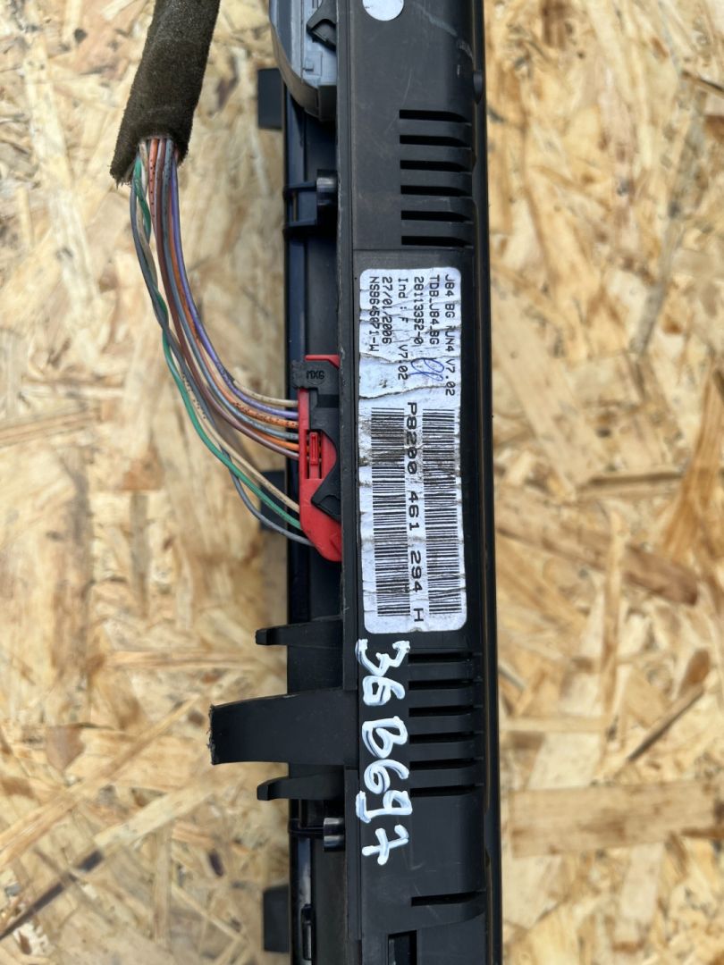 щиток приборов (приборная панель) Renault Scenic 2 поколение 2005, P8200461294H - фото №1