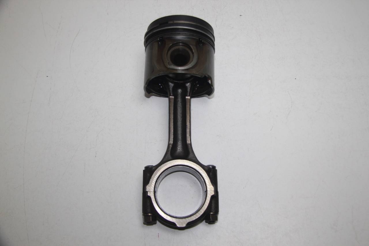 поршень Kia Sorento 1 поколение BL 2002, 2.5 л., D4CB, дизель, АКПП, серебристый, полный привод - фото №1