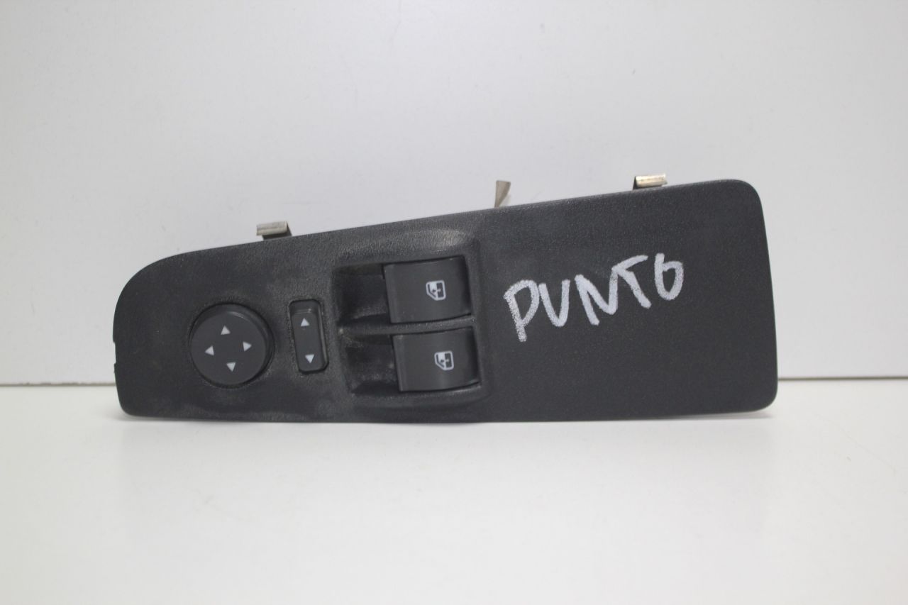 блок управления стеклоподъемниками Fiat Punto 3 поколение 199 2007, 1.4 л., 350 A1.000, бензин, МКПП, серебро, хетчбэк 5 дв., передний привод, 735380444 - фото №1