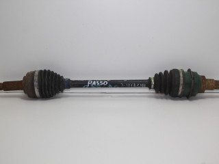 полуось передняя левая (приводной вал, ШРУС) Toyota Passo 1 поколение KGC10 2009, 1.0 л., 1KR-FE, бензин, АКПП, хетчбэк 5 дв.