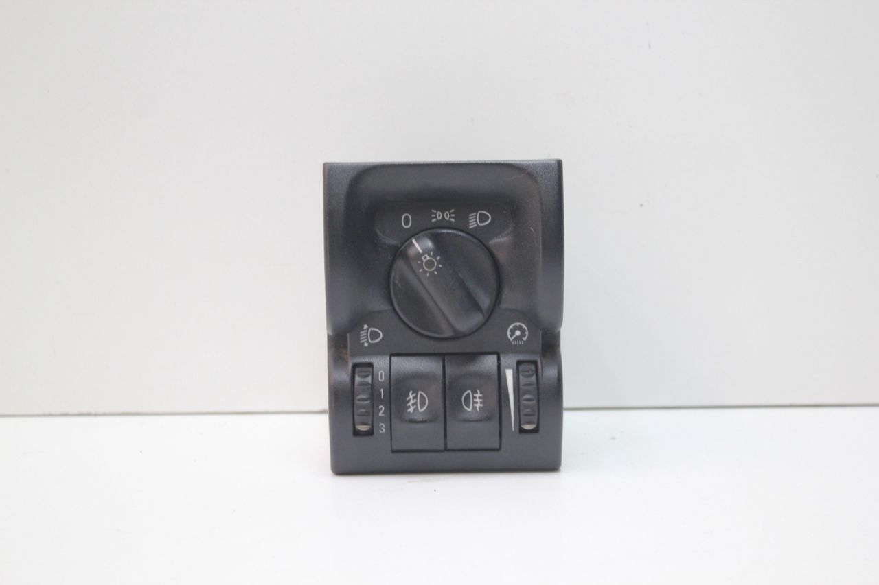 блок управления светом Opel Vectra B 1996, 2.0 л., X 20 XEV, бензин, АКПП, светло-серый, седан, передний привод, 90504974 - фото №1