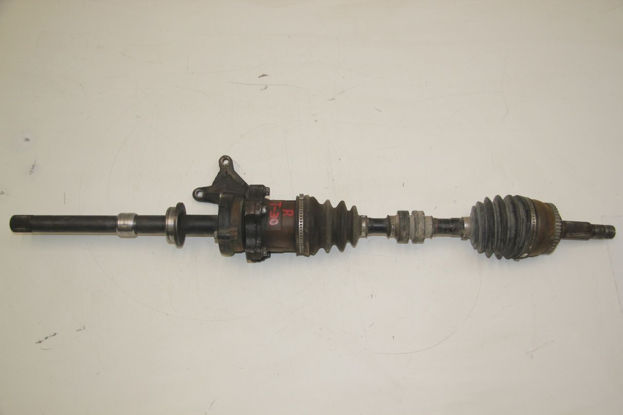 полуось передняя правая (приводной вал, ШРУС) Nissan X-Trail T30 NT30 2003, 2.5 л., QR25DE, бензин, АКПП, светло-серый, универсал, полный привод, 391008H615, 382308H610 - фото №1