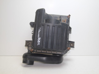 корпус воздушного фильтра Chevrolet Tracker 2 поколение 2000, 2.0 л., J20A, бензин, АКПП, черный, полный подключаемый привод, 30027110