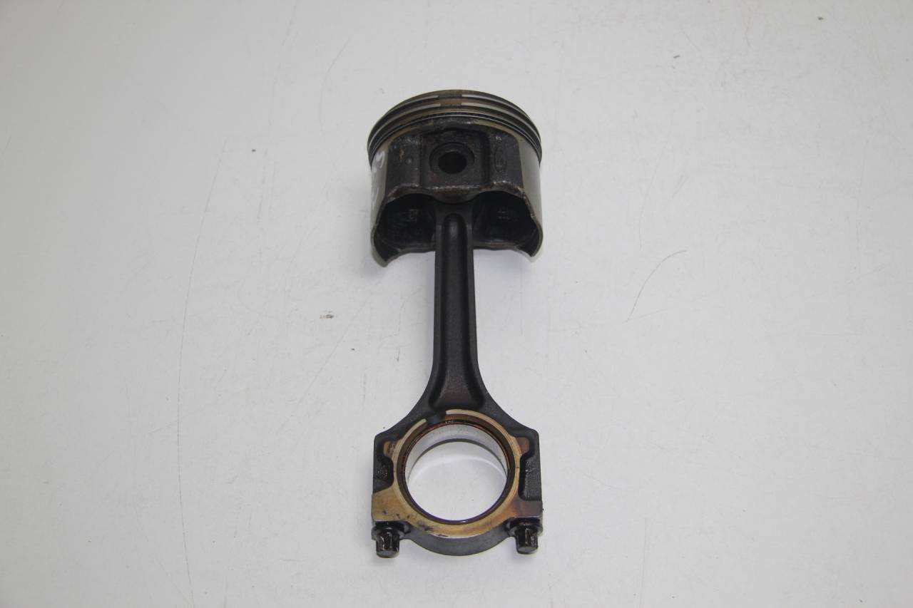 поршень Ford Focus 2 поколение CB4 2007, 1.4 л., ASDA, бензин, МКПП, черный, хетчбэк 5 дв. - фото №1