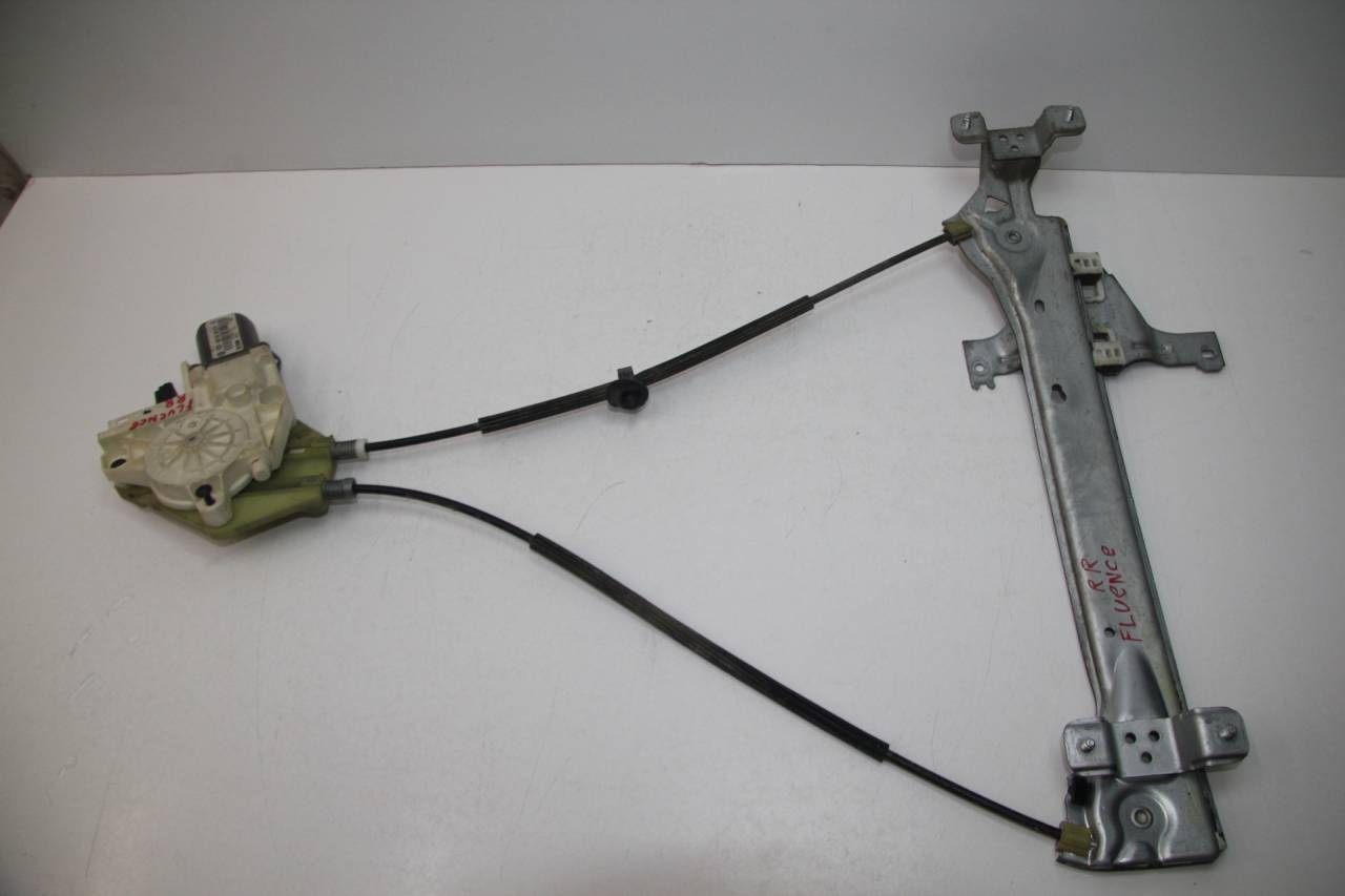 стеклоподъемник задний правый Renault Fluence 1 поколение L30R 2011, 1.6 л., K4M 839, бензин, АКПП, бежевый, седан, передний привод, 827300013R - фото №1