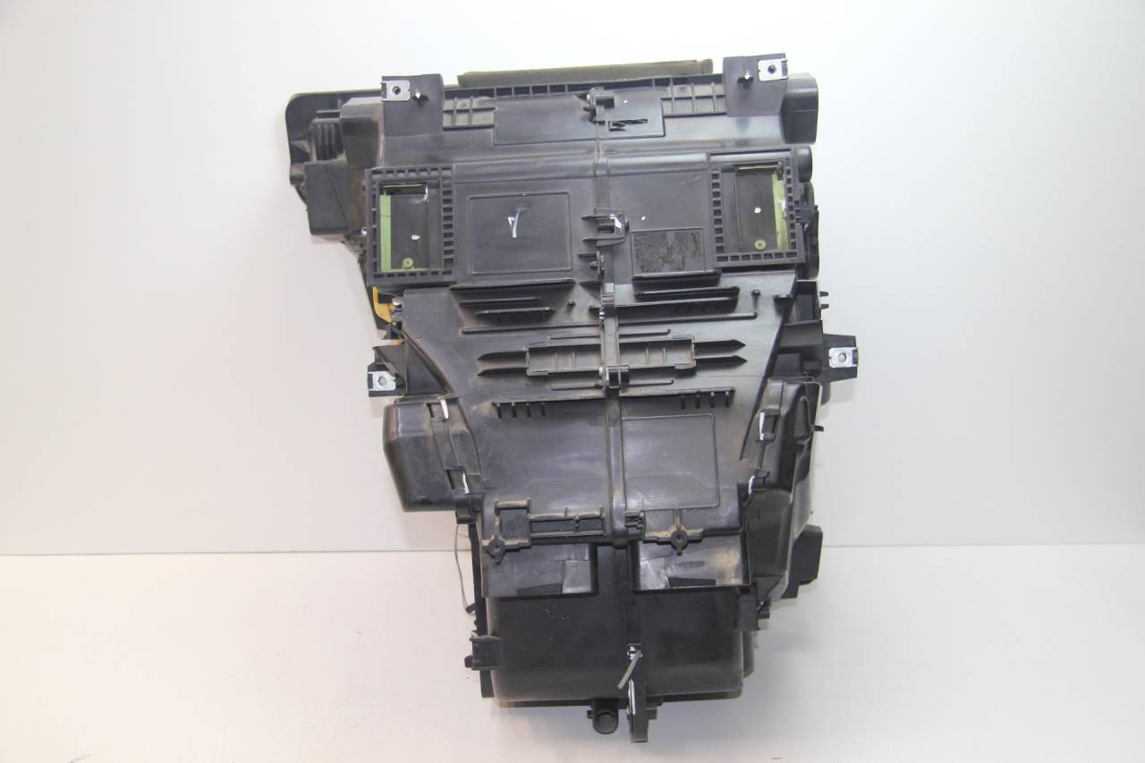 корпус отопителя (печки) Renault Logan 2 поколение L8 2014, 1.6 л., K7M 812, бензин, МКПП, серебро, седан, передний привод - фото №1