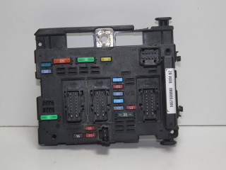 блок предохранителей Peugeot 206 1 поколение [рестайлинг] 2A/C 2007, 1.4 л., KFW, бензин, МКПП, черный, хетчбэк 5 дв., передний привод, 9657608880